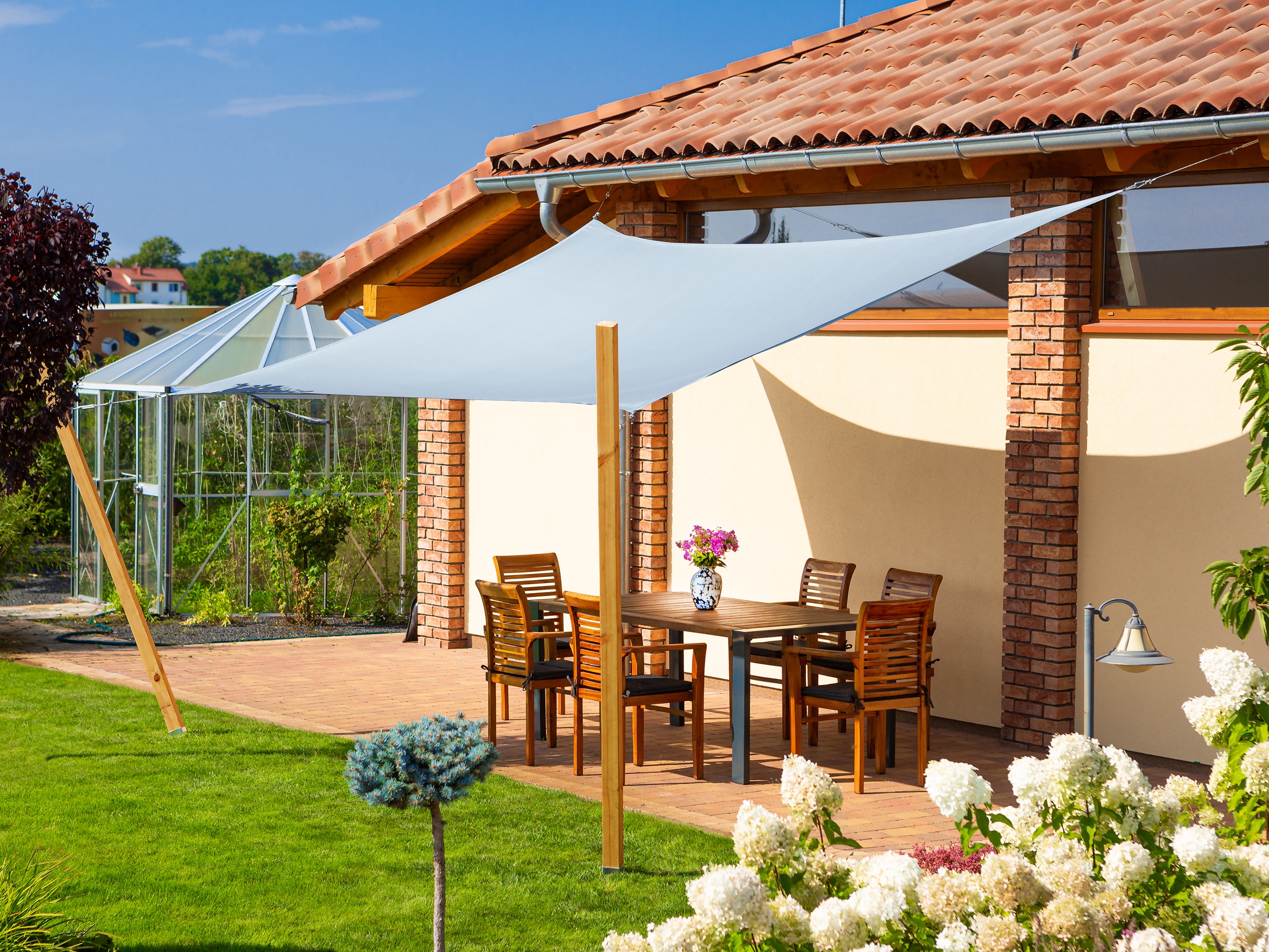 Żagiel przeciwsłoneczny w kształcie kwadratu